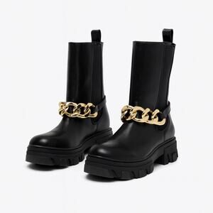 Liliana Chunky Chain Chelsea Lug Sole Boots Black